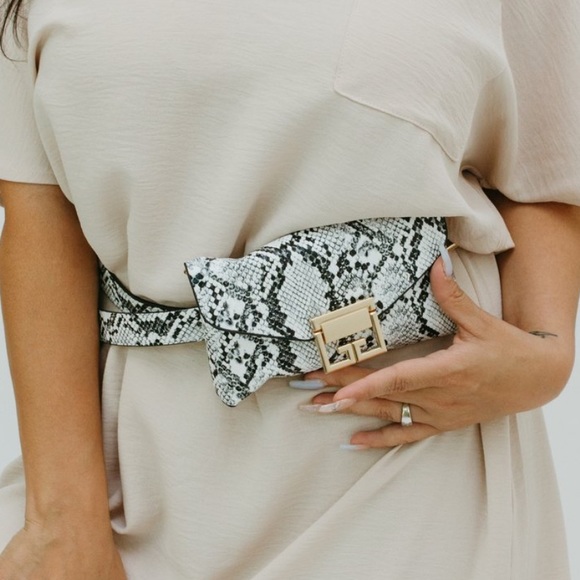 🆕 Snakeskin Convertible Belt Bag & Clutch - Picture 9 of 11